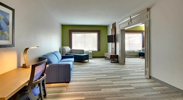 Двухместный люкс c 1 комнатой Holiday Inn Express & Suites Laurel by IHG