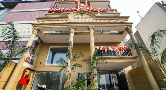OYO 23088 Hotel Dev Palace