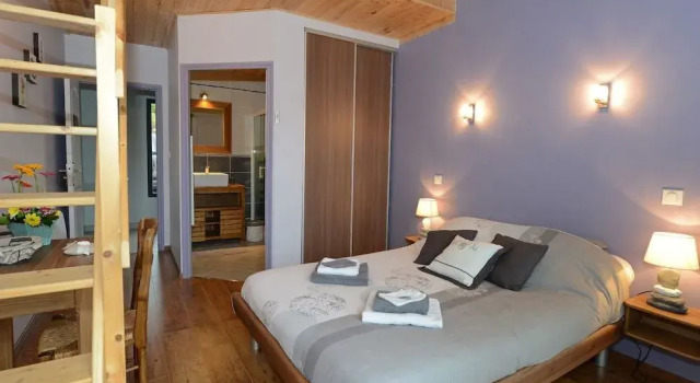 Lauz'oustal - Maison d'hôtes, Book Bed and Breakfast Hoteller i Rhône-Alps med parkering, Parkering