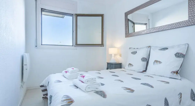 Peaceful Apartment in Empuriabrava with Terrace near Beach