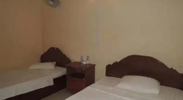 Malis Rout Guesthouse, Prenota Hotel Prey Veng Prey Veng Province