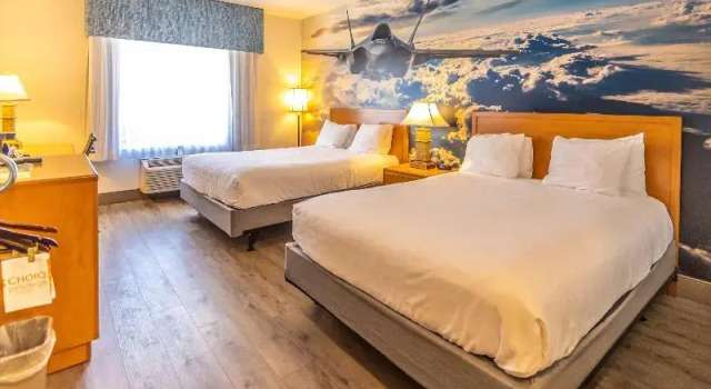 Четырёхместный номер Standard с балконом The Hanford Hotel, an Ascend Collection Hotel