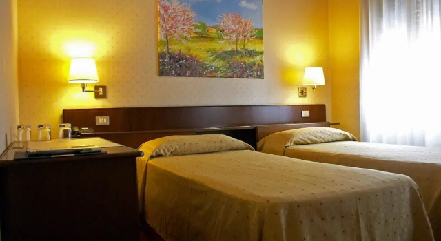 Quattro Strade, Book Hotel Garbagnate Milanese Lombardy