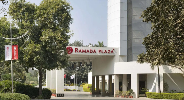 Клубный номер Standard Ramada Plaza by Wyndham JHV Varanasi