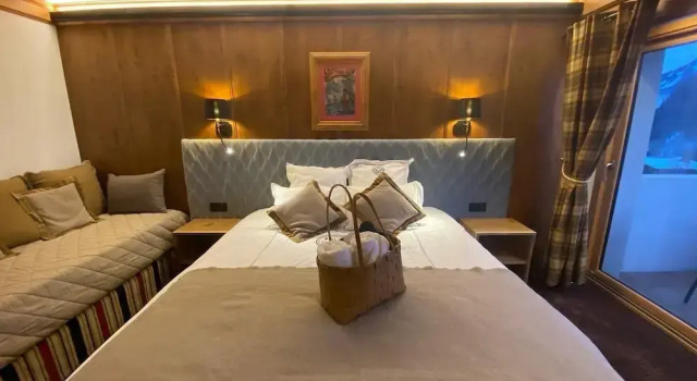 Трёхместный номер Privilege с балконом Hôtel Macchi Restaurant & Spa