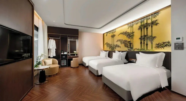 Трёхместный номер Executive с балконом Sea Stars Cruise Ha Long