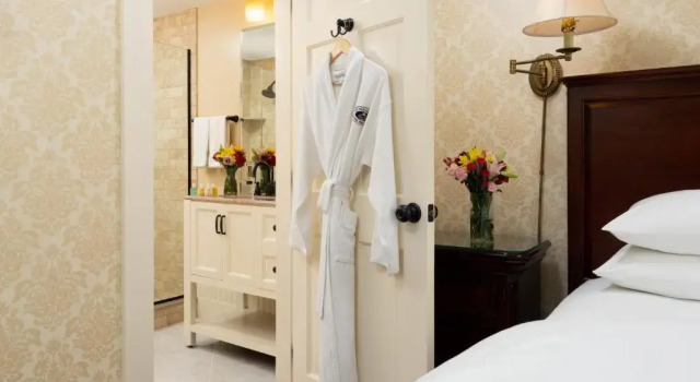Номер Deluxe Old Harbor Inn