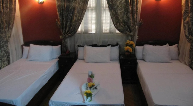 Трёхместный номер Deluxe с балконом и с видом на город City Plaza Hostel
