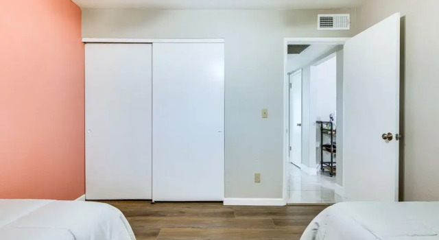Backyard Oasis! Family-friendly Tempe Retreat, Забронировать Дом для отпуска Пруд в Темпе 