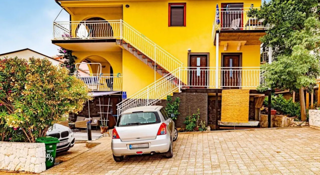 Nice Apartment in Rogoznica With Wifi and 1 Bedrooms
