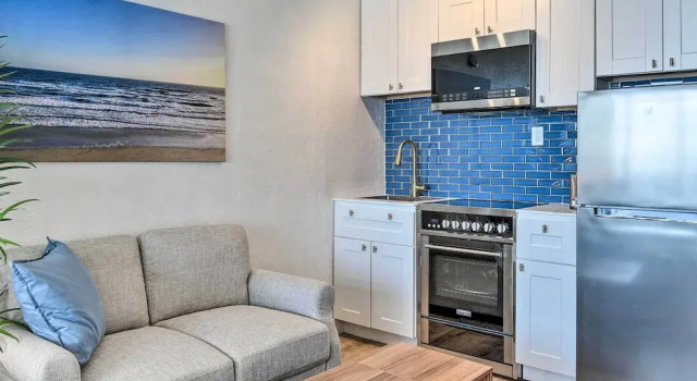 Апартаменты с балконом Oceanfront, Fourth-floor Condo on Daytona Beach!