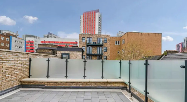 Guest Ready - Oak Crescent City House, London, E14, Забронировать Гостевой дом Гостевые дома Лондона, рядом с Художественный центр Trinity Buoy Wharf, Гостевой дом