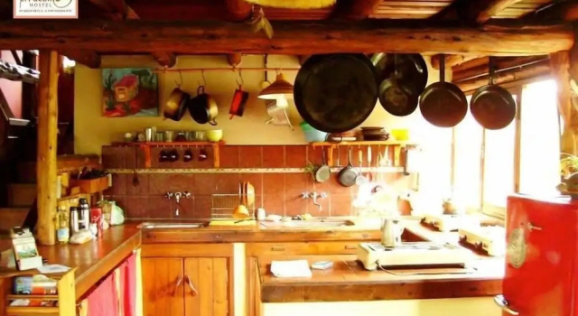 Кровать в общем номере с красивым видом из окна El Pueblito EcoHostel
