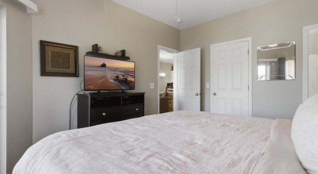 Lakefront Condo w/ 3 Pools, Boat Slip & Patio Views at 13mm of the BIg Niangua