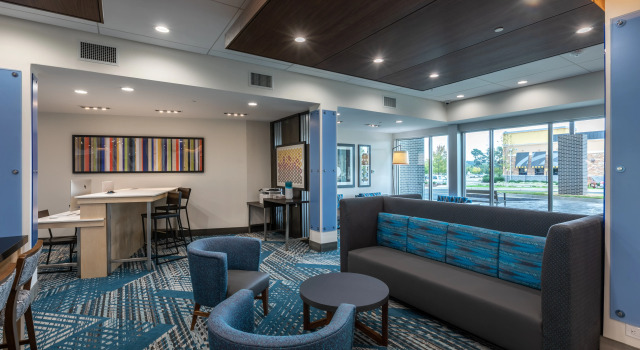 Holiday Inn Express & Suites Gainesville - Lake Lanier Area by IHG, Boek Hotel Hotels in Georgia met parkeren, Parkeren