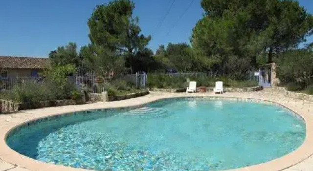 Location climatisée, piscine, animaux acceptés, jardin clôturé, parking, provence , wifi, Забронировать Отель Лорг Вар
