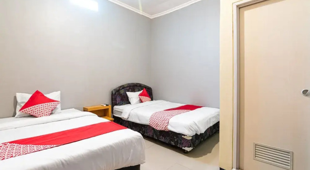 Standard Twin room OYO 1560 Griya Amin