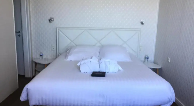 Двухместный номер Superior с видом на море Hôtel La Baie des Anges, son SPA marin & sa piscine couverte