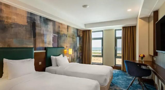 Двухместный номер с видом на озеро Doubletree by Hilton Van