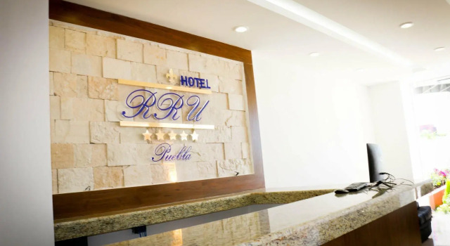 Hotel RRU Puebla, Rezerwuj Hotel Hotele w State of Puebla z parkingiem, Parking