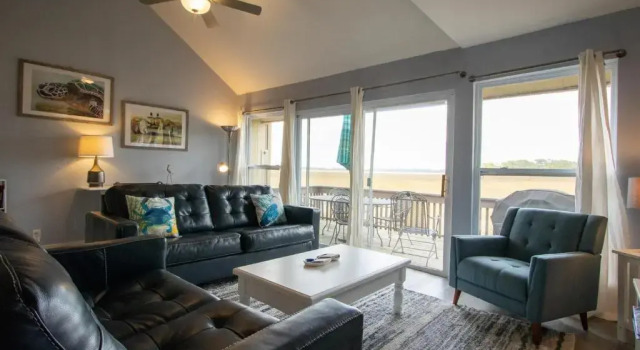Cozy Marsh Villa w/ Amazing Views - Steps to Dining, Pools, & Beach, Забронировать Вилла Отели Фрипп-Айленд с бассейном, Бассейн