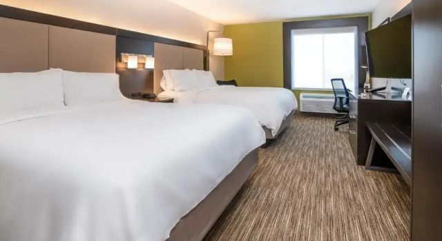 Двухместный люкс Holiday Inn Express Hotel & Suites Coon Rapids - Blaine Area by IHG