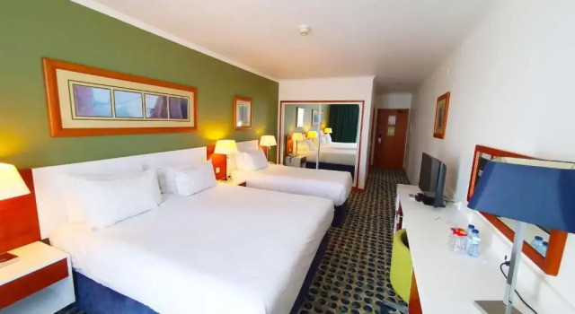 Трёхместный номер Standard Holiday Inn Algarve