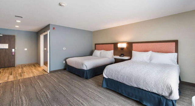 Четырёхместный номер Standard Hampton Inn Niles, Mi