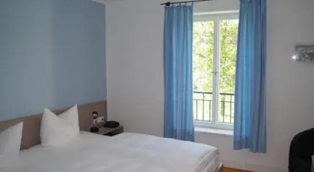 Fränkische Landherberge  Hotel Garni, Varaa Hotelli Hotellit Baijeri pysäköinnillä, Pysäköinti