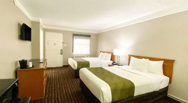 Четырёхместный номер Standard Quality Inn Harlingen