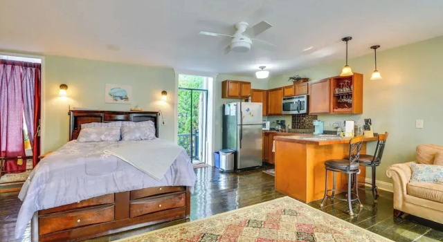 Апартаменты Walk to Marina, Couples Retreat in Sackets Harbor