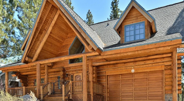 3BR Custom Handmade Log Home by RedAwning