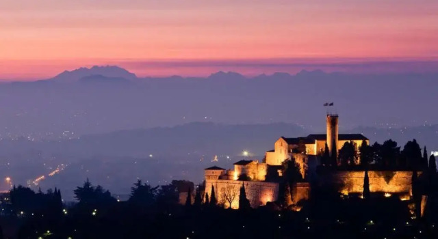 Mini appartamento brescia capitale della cultura, Buchen Sie Gasthaus Hotels in Brescia mit Parkplatz, Parkplätze