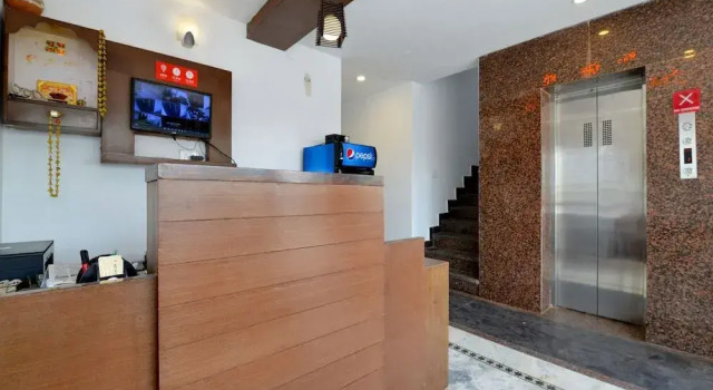 OYO 8832 Hotel jaipur Classic, Забронировать Отель Отели штата Раджастхана с парковкой, Парковка