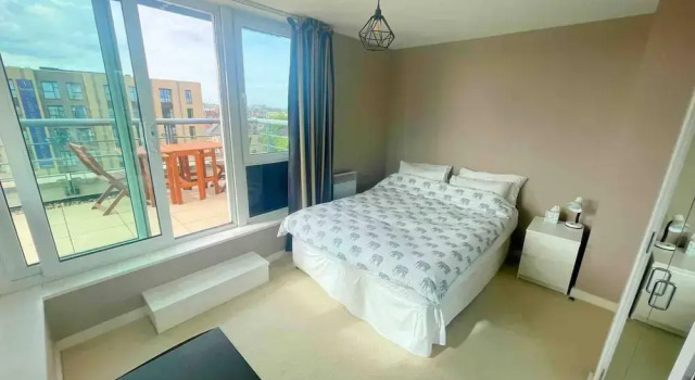 Captivating 1-bed Apartment in London, Varaa Huoneisto Asunnot kohteessa Merseyside, Huoneisto
