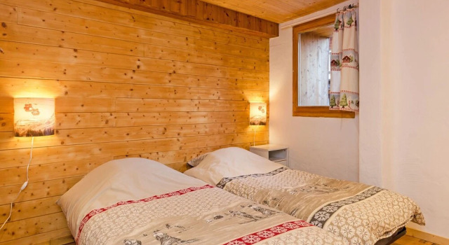 Friendly Chalet Located 150 m From the Charming Village of Peisey, Забронировать Шале Виллы Овернь-Рона-Альпы, Вилла