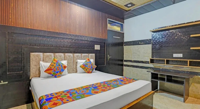 Fabhotel Radha Palace