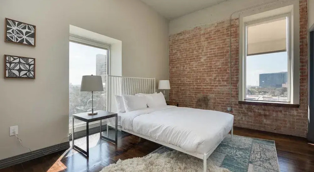 Modern 1bd in the Core of Downtown