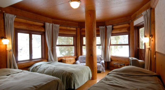 Hakuba Pension & Log Hotel Meteor, Забронировать Отель Отели Хакуба 3 звезды, рядом с Hakuba Jump Arena, 3*