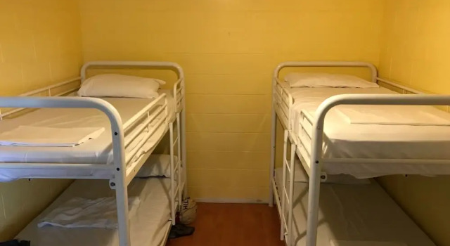Кровать в общем номере CALI Backpackers
