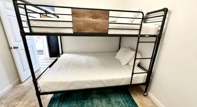 Emerald Hideaway 2 Bedroom Condo by RedAwning