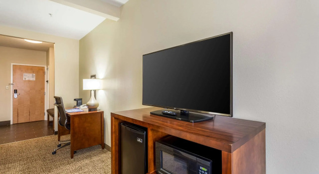 Comfort Inn & Suites Airport, Buchen Sie Hotel Baton Rouge Louisiana