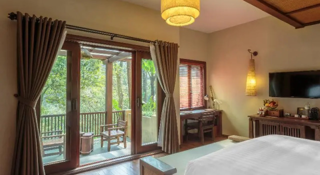 Двухместный номер Deluxe с балконом Meliá Ba Vi Mountain Retreat