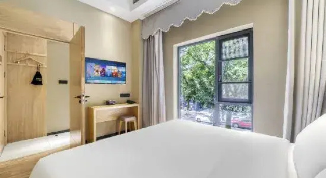 Люкс Comfort the L Hotel (Hongya Central Plaza Store)