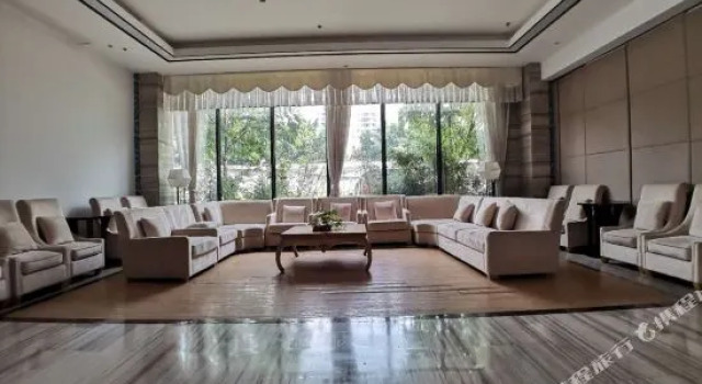 Rezen Select Nanning High-tech Zone Hotel, Rezerwuj Hotel Hotele w Nanning z parkingiem, Parking