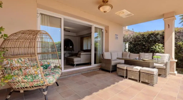 097 Beautiful 4 Bed Spanish Style Townhouse With Private Garden and BBQ, Prenota Hotel Hotel a Costa Tropical con piscina, Piscina