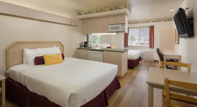 Полулюкс River Canyon Lodge