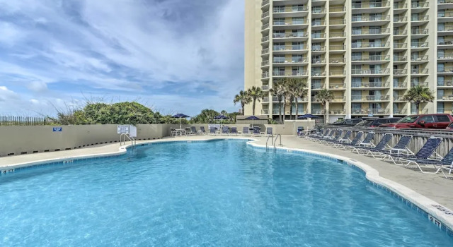 Апартаменты с 2 комнатами с балконом Warm Weather Escape w/ Pool Access in Myrtle Beach