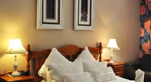 Woodpecker Guesthouse, Book Pension Hoteller i Ficksburg med parkering, Parkering