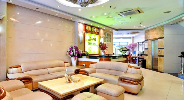 S79 Happy Hotel